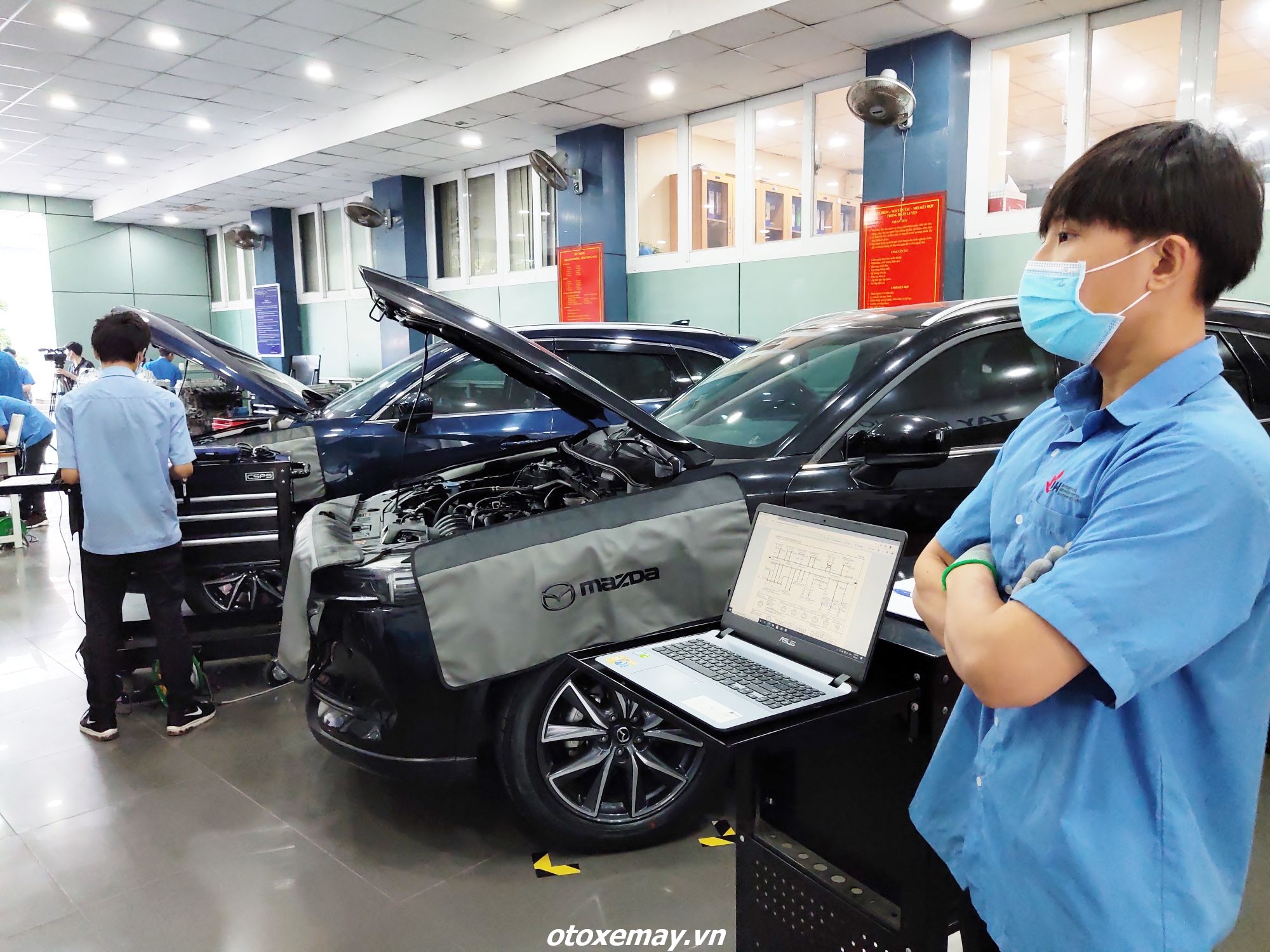 Sinh viên tham gia chương trình Car Service UniTour để thêm kinh nghiệm theo đuổi ngành ô tô